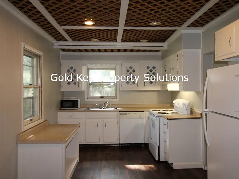 604 N Alameda Ave — Photo 5