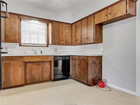 3rd image of 3812 Stillmeadow Dr