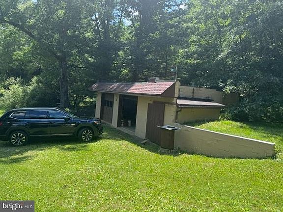 4th image of 532 Phyllis Paradis Rd
