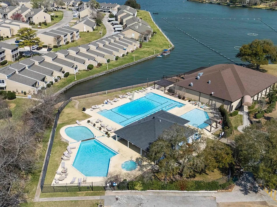 228 April Waters Dr W
