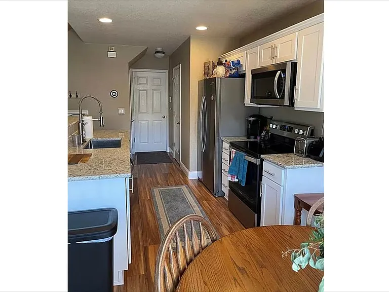 1050 Cheyenne Villas Point — Photo 3