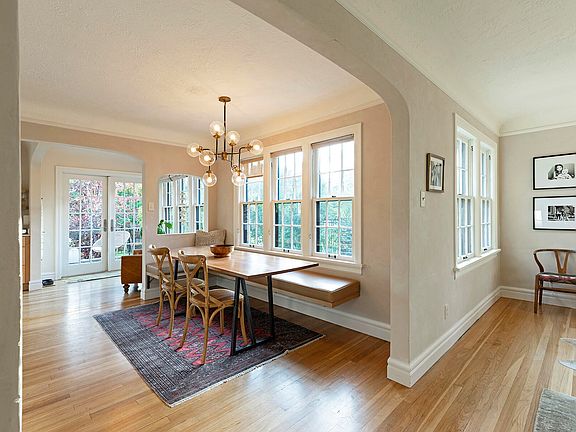 4th image of 225 Beverly Ave