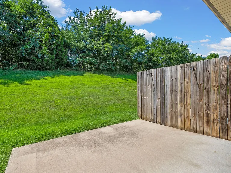 157 Center Pointe Dr — Photo 23