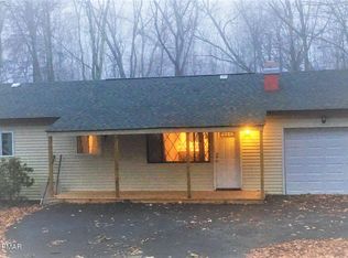 4908 Pine Ridge Dr W, Bushkill, PA 18324