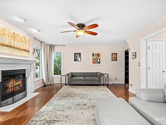 5th image of 490 Waubonsee Cir