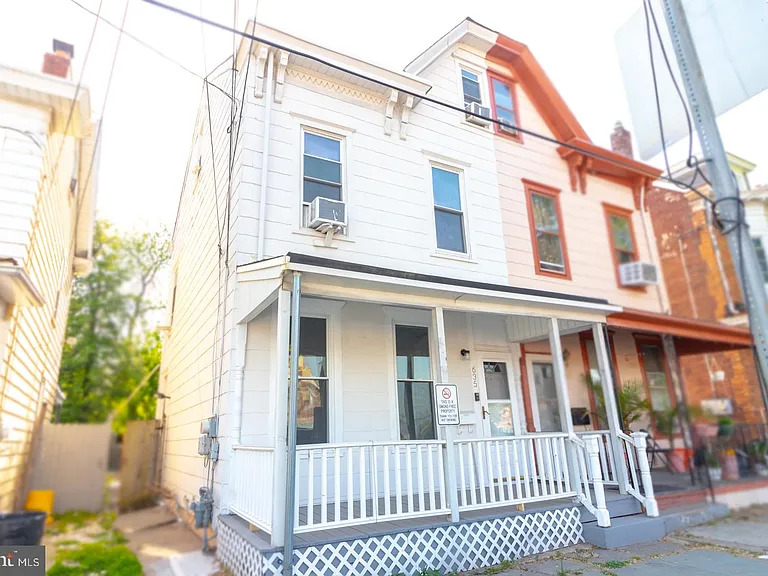 635 Chambers St — Photo 2