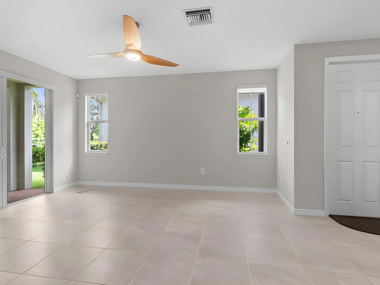 4 bed, 2.5 bath, 2088 sqft, $4,295 — Photo 1
