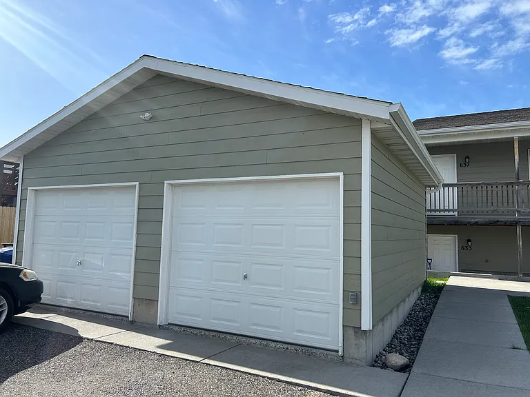 Picture is of the opposite garages. 639 W. Shore garage is on the far right facing the building. Same size.