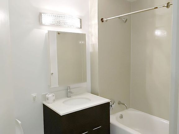 5th image of 2310 41st Ave APT 4B