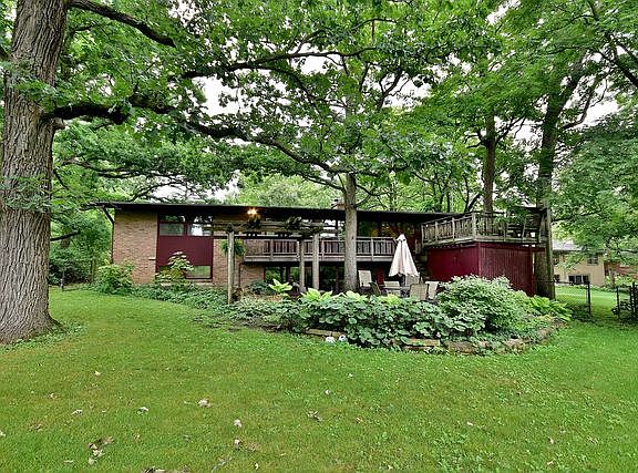 2nd image of 23W215 Red Oak Dr