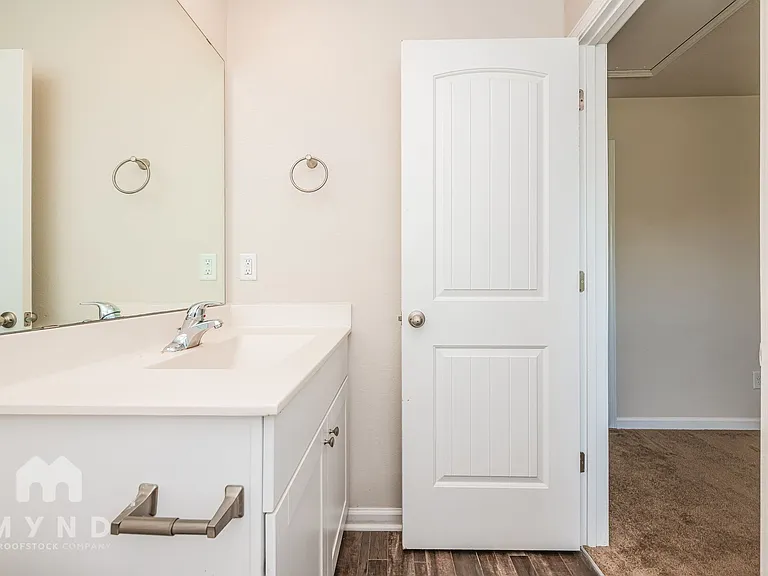 250 Yorktown Ln — Photo 12