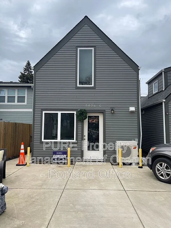 3 bed, 2.0 bath, 900 sqft, $1,995 — Photo 3