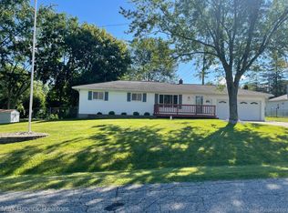 5492 Heath Ave, Clarkston, MI 48346