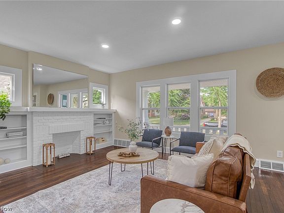 4th image of 3856 W 158th St