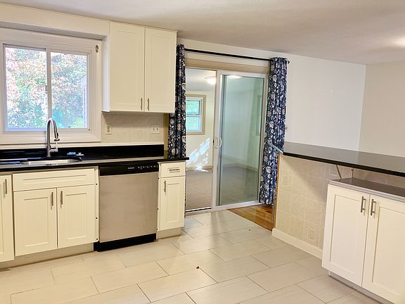 3rd image of 79 Cross St