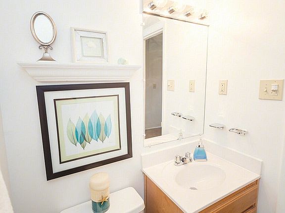 4th image of 22 N Kingsbridge Pl APT B