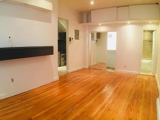Rented by R New York | media 10