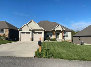 19413 Tomahawk Ln, Saint Joseph, MO 64505