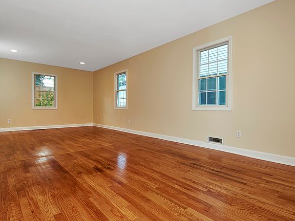 2nd image of 47 Quintard Dr