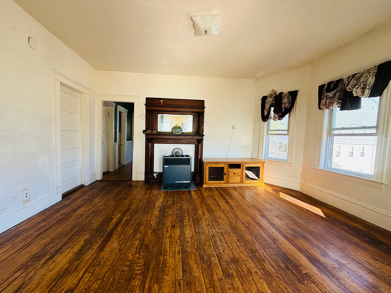 3 bed, 1300 sqft, $1,950 — Photo 3