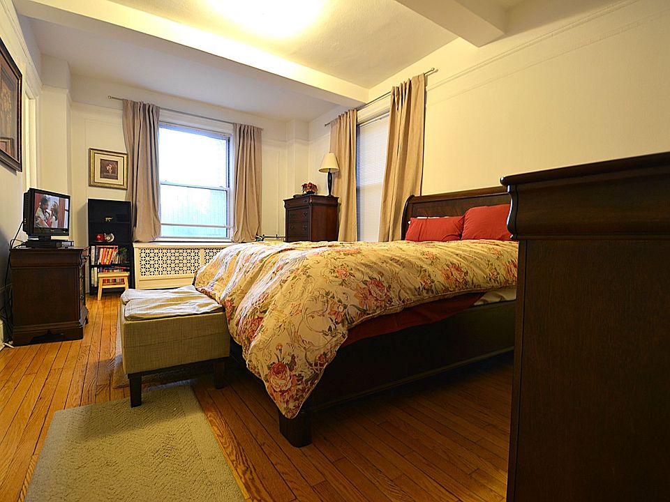 2nd image of 200 W 70th St APT 2C