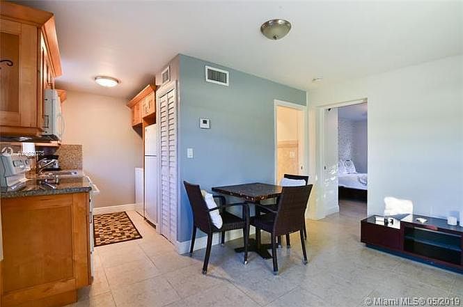 2nd image of 1601 NE 181st St