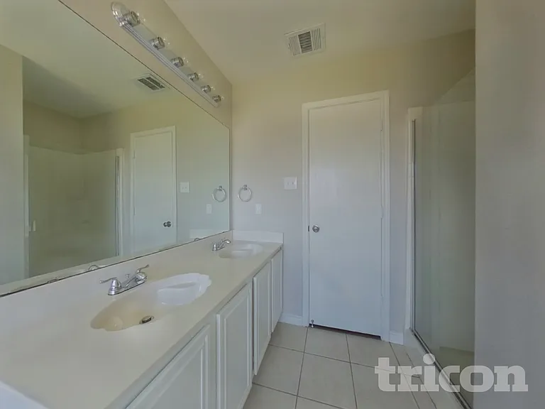 233 Amherst Dr — Photo 9
