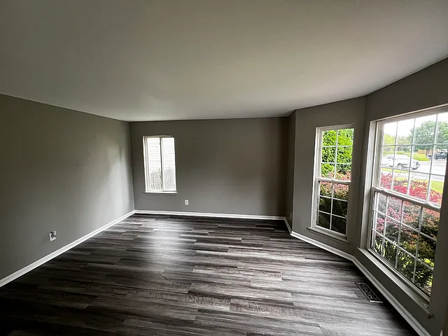 443 Rachel Cir — Photo 2