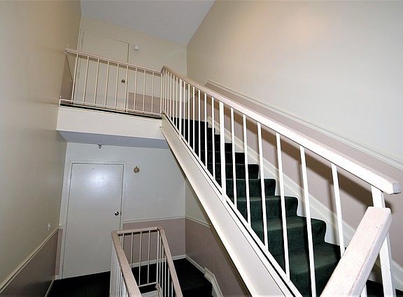2nd image of 21W581 North Ave APT 34