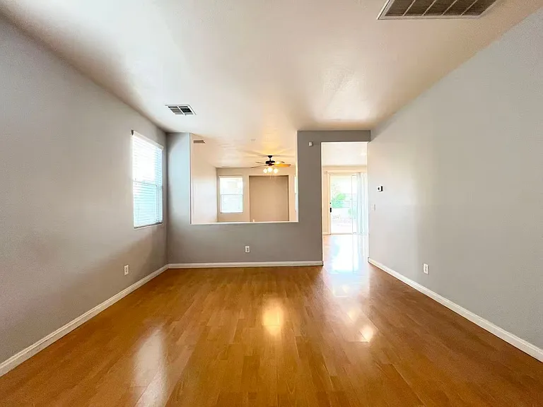 574 Redruth Dr — Photo 8