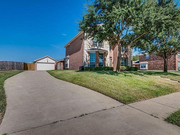 3rd image of 925 Mockingbird Ln
