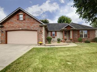 618 E Current Cir, Ozark, MO 65721