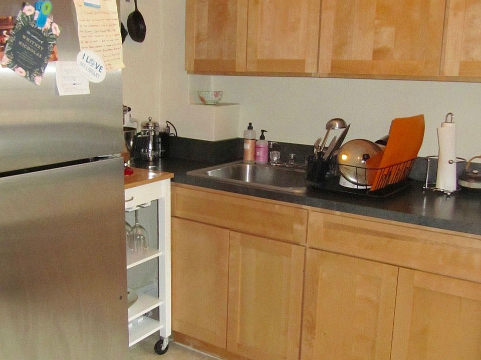 2nd image of 294 Carlton Ave APT 3