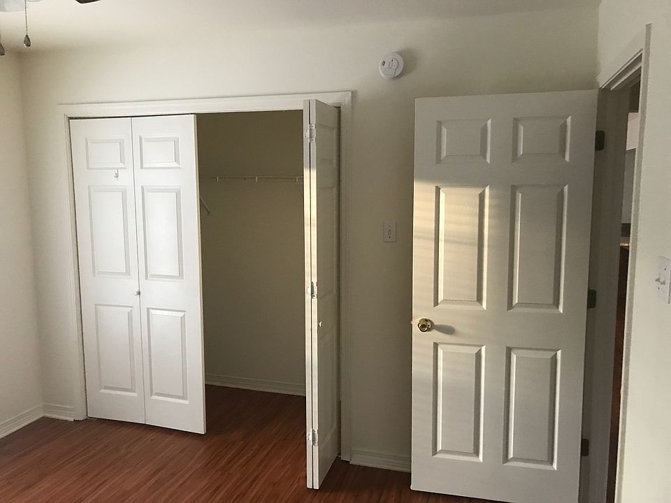 2nd image of 300 Fischers Ln APT 12