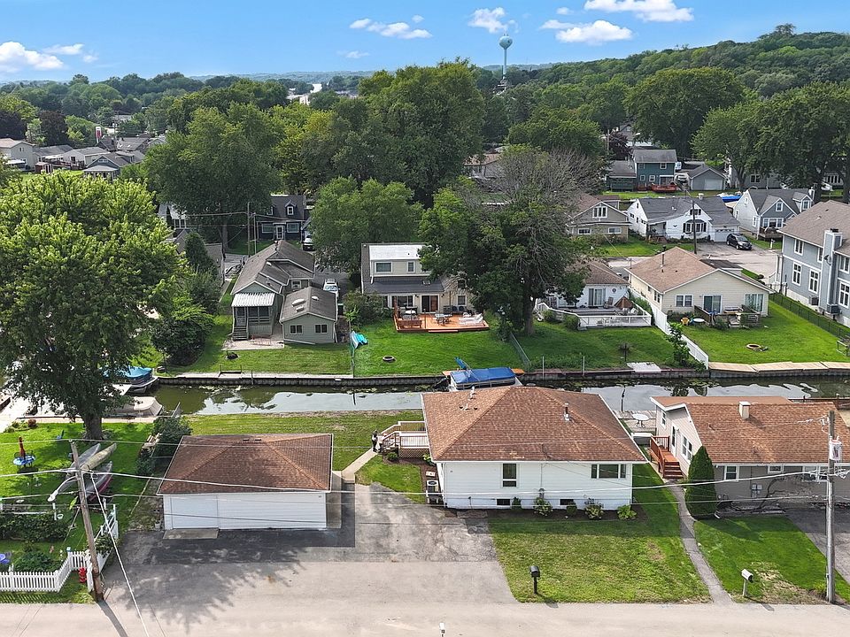 1st image of 28 Lakeside Ln
