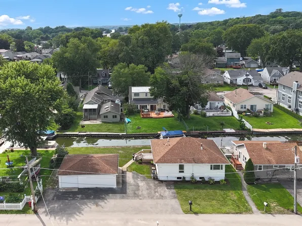 28 Lakeside Ln, Fox Lake, IL 60020