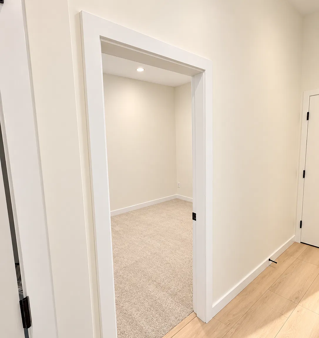 2 bed, 700 sqft, $2,400 — Photo 2