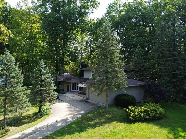 17571 Merry Oaks Trl, Chagrin Falls, OH 44023