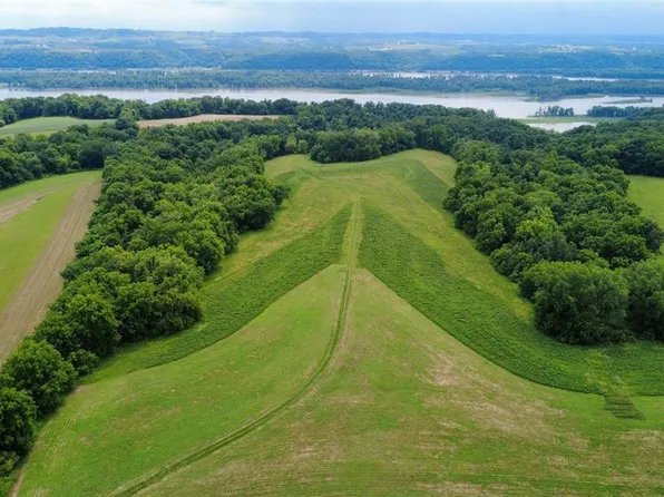 000 Irish Ridge Road, Cassville, WI 53806
