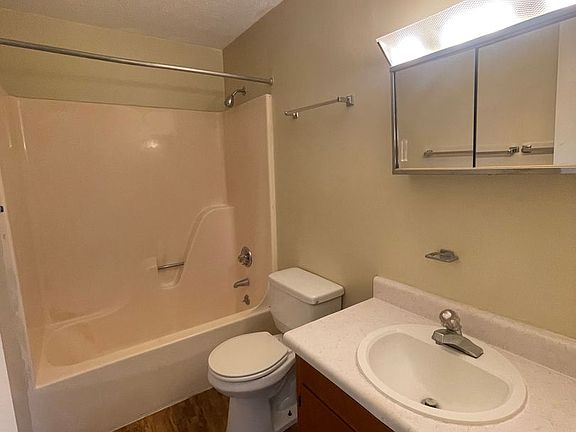 5th image of 92 Dutch Mill Ct