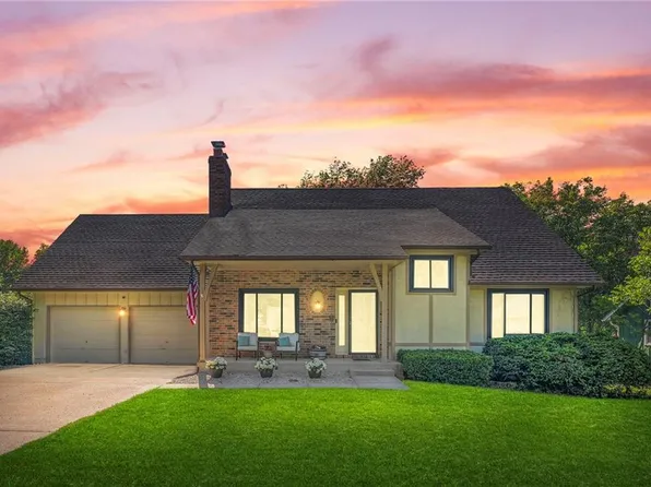 1200 Mission Rd, Harrisonville, MO 64701