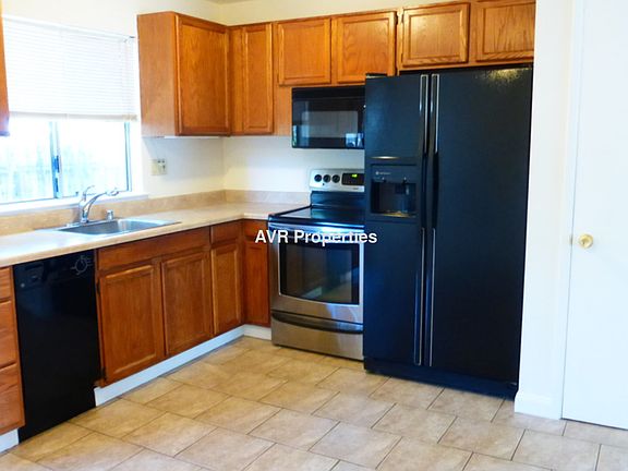 3rd image of 585 N K St