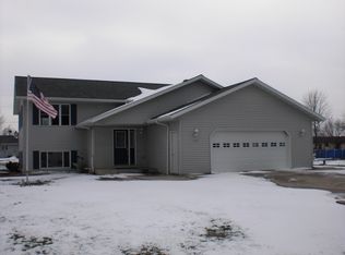 7955 Evergreen St, Hewitt, WI 54441