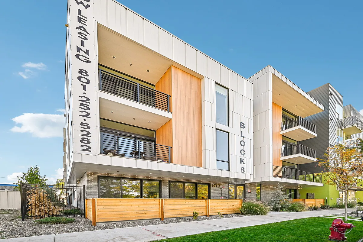 Building Photo - Block 8