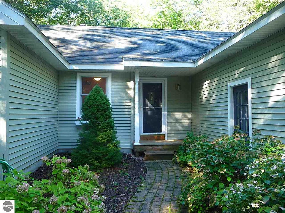 1st image of 13169 N Knollwood Dr