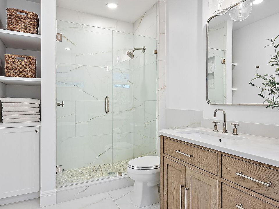 1st image of 121 Newhaven Boulevard