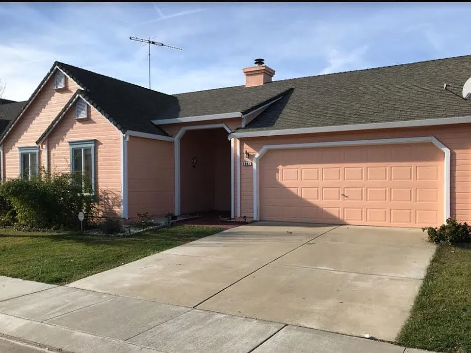 1091 Leake Cir