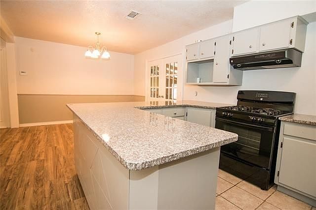 1st image of 1819 Balmoral Dr