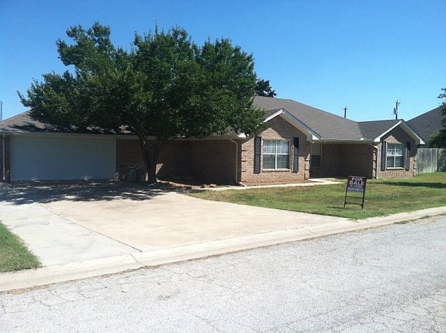 1st image of 611 Grand Oaks Ct