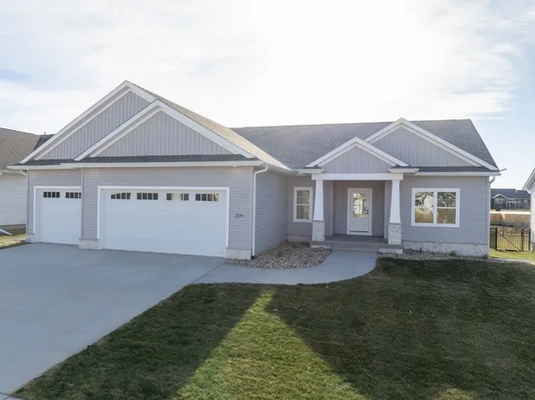 209 Fieldstone Cir, Marion, IA 52302